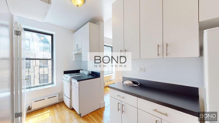 151 Mott St #R - Photo 2 of 6