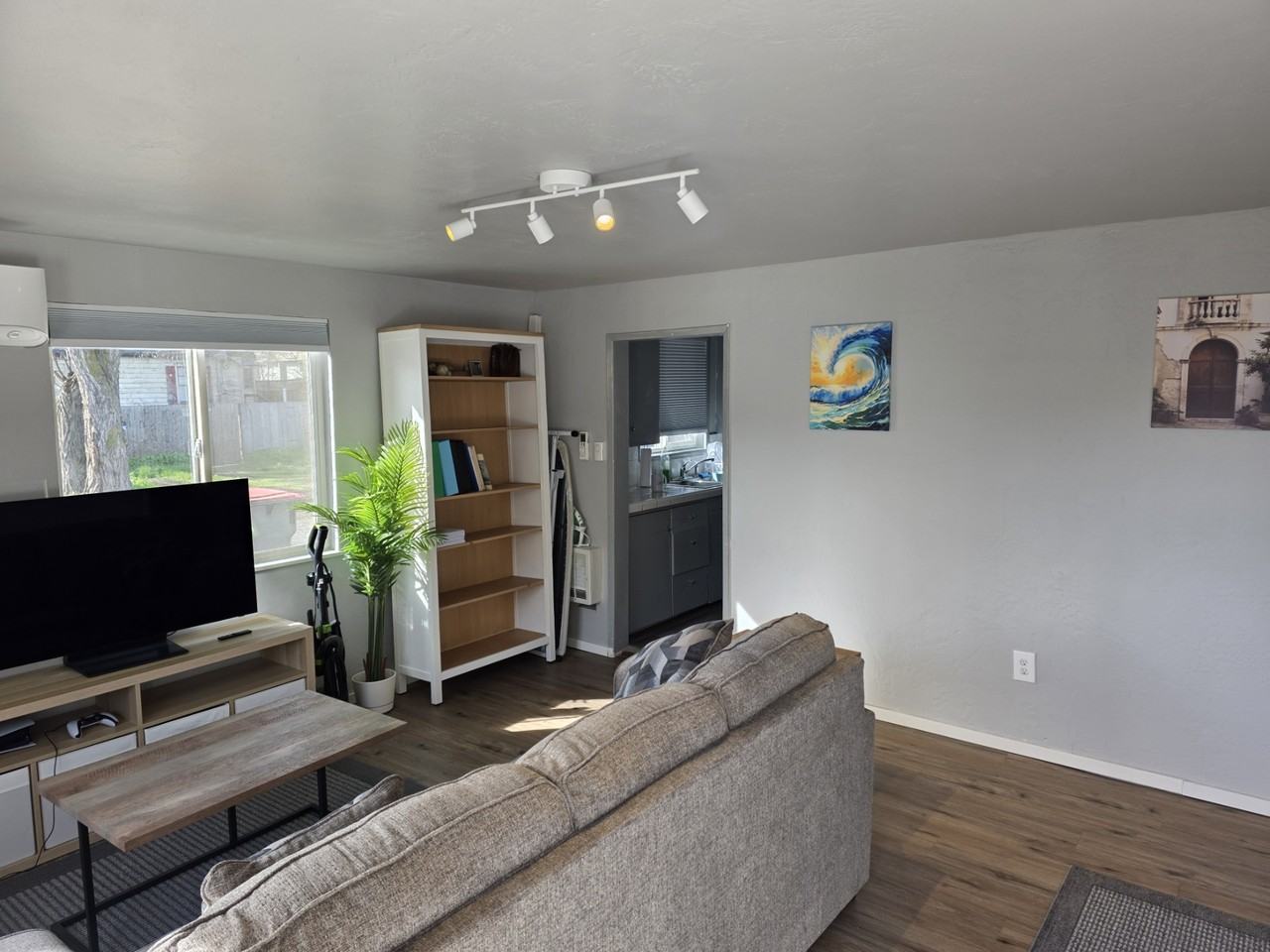 312 Howard St #A - Photo 3 of 20