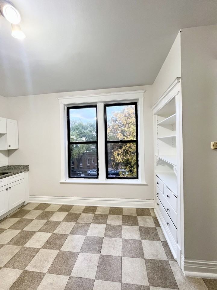 2706 S Saint Louis Ave #3R - Photo 6 of 11