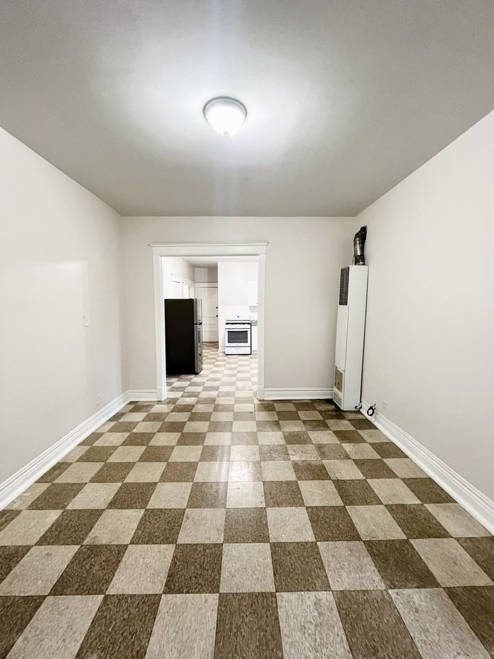 2706 S Saint Louis Ave #3R - Photo 7 of 11