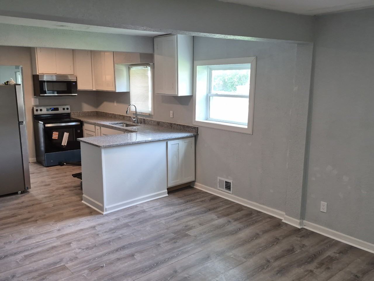 3145 Brock Dr #NA - Photo 4 of 7