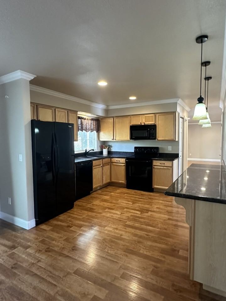 12214 W Saratoga Ave #NA - Photo 4 of 16
