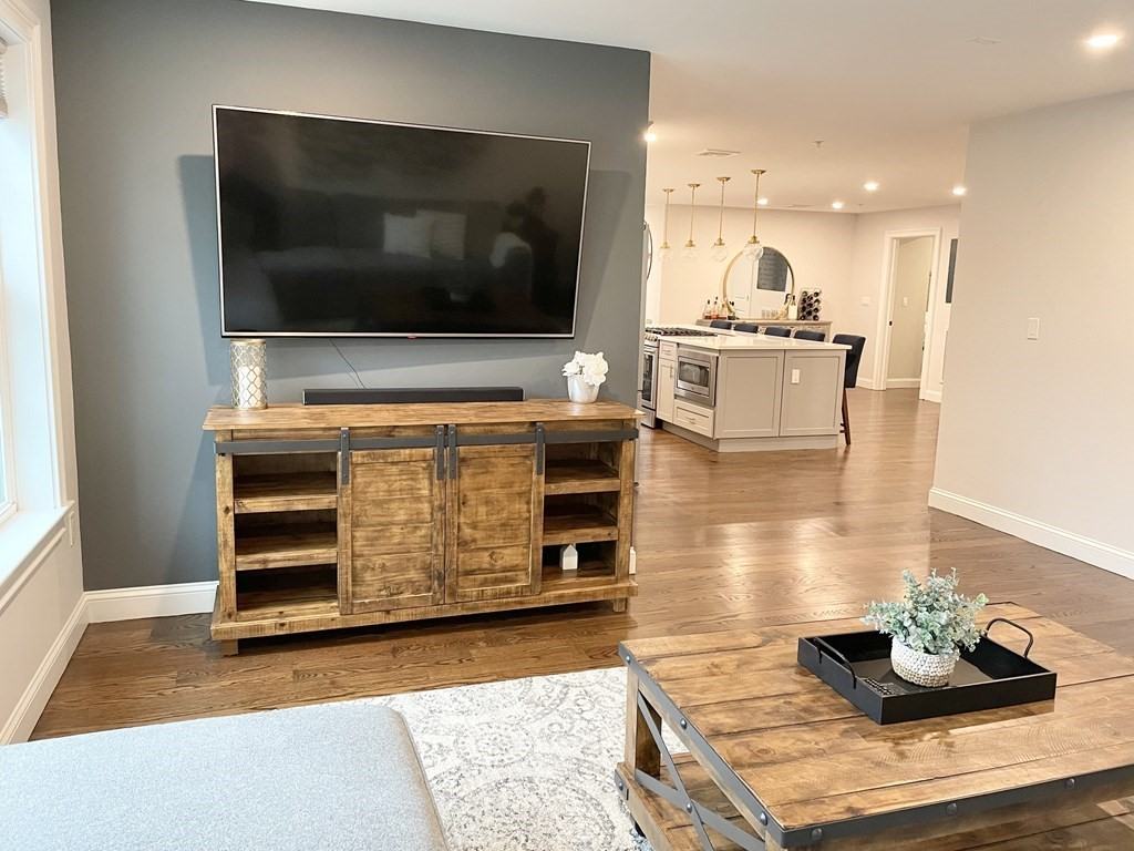 27 Suffolk St #3 - Photo 4 of 16