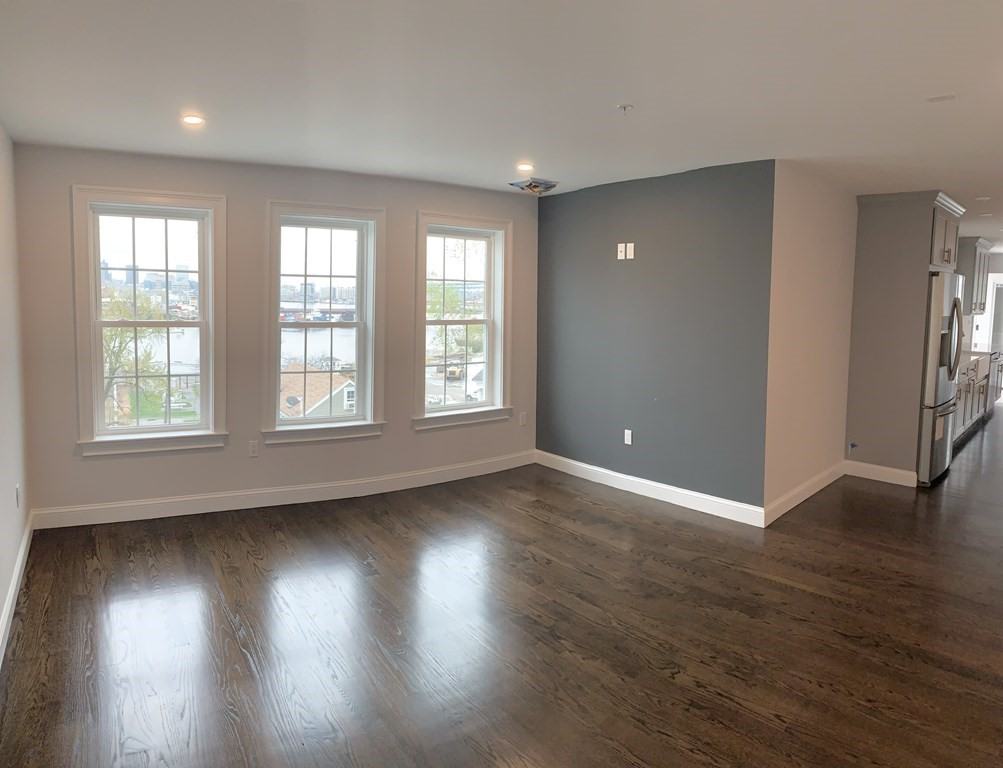 27 Suffolk St #3 - Photo 5 of 16