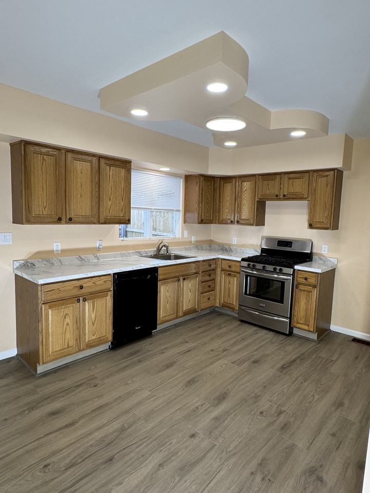 513 Spruce St #NA - Photo 2 of 18