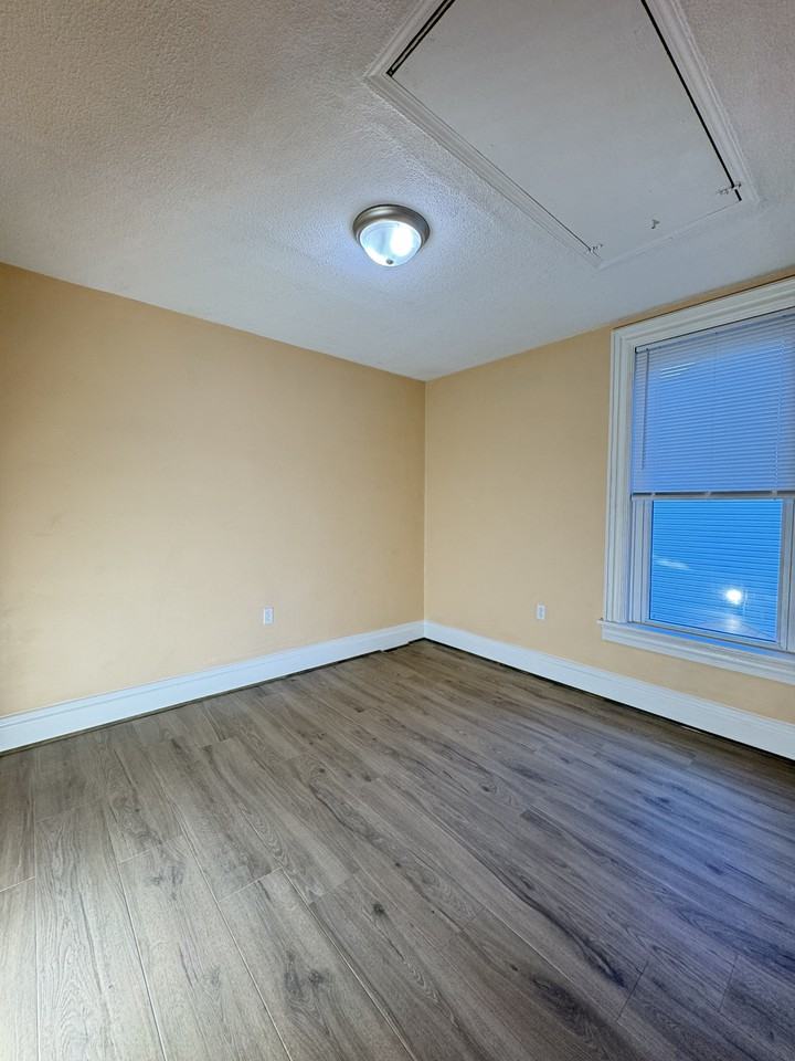 513 Spruce St #NA - Photo 7 of 18