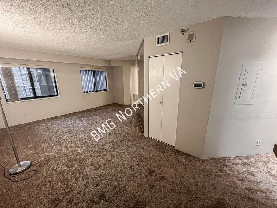 900 N Stafford St #1010 - Photo 3 of 27