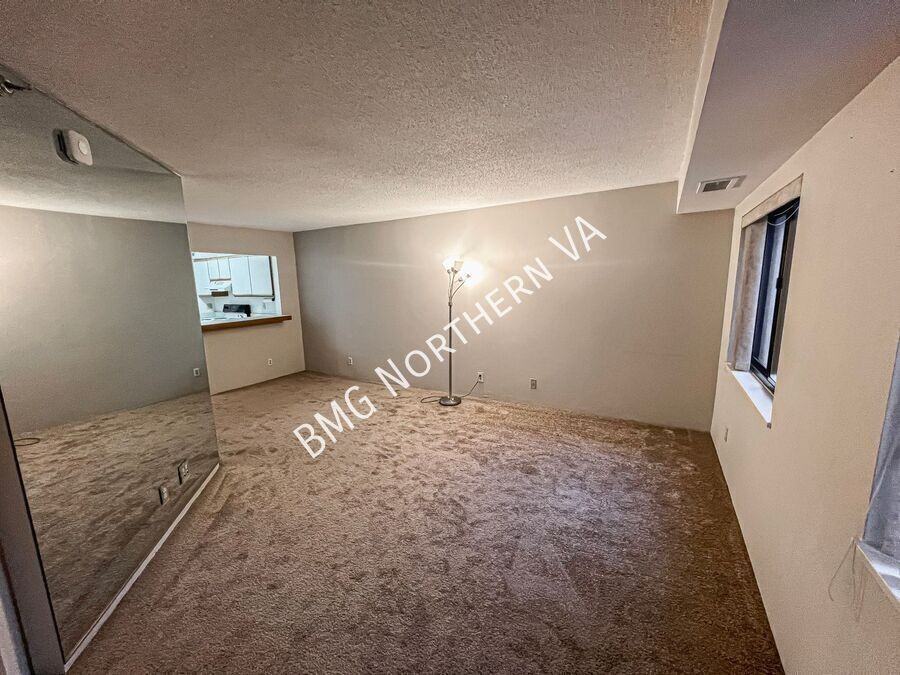 900 N Stafford St #1010 - Photo 4 of 27