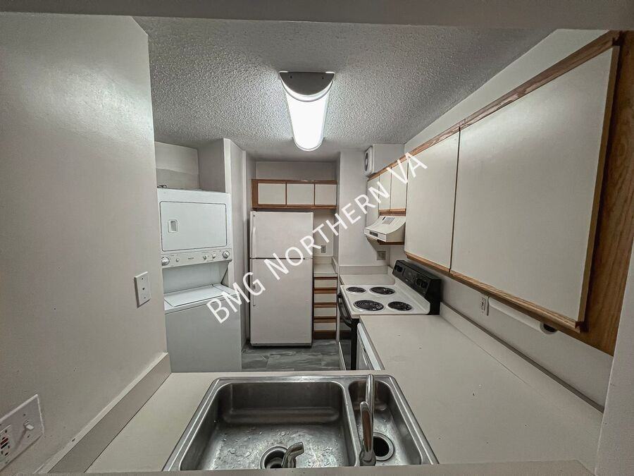 900 N Stafford St #1010 - Photo 5 of 27