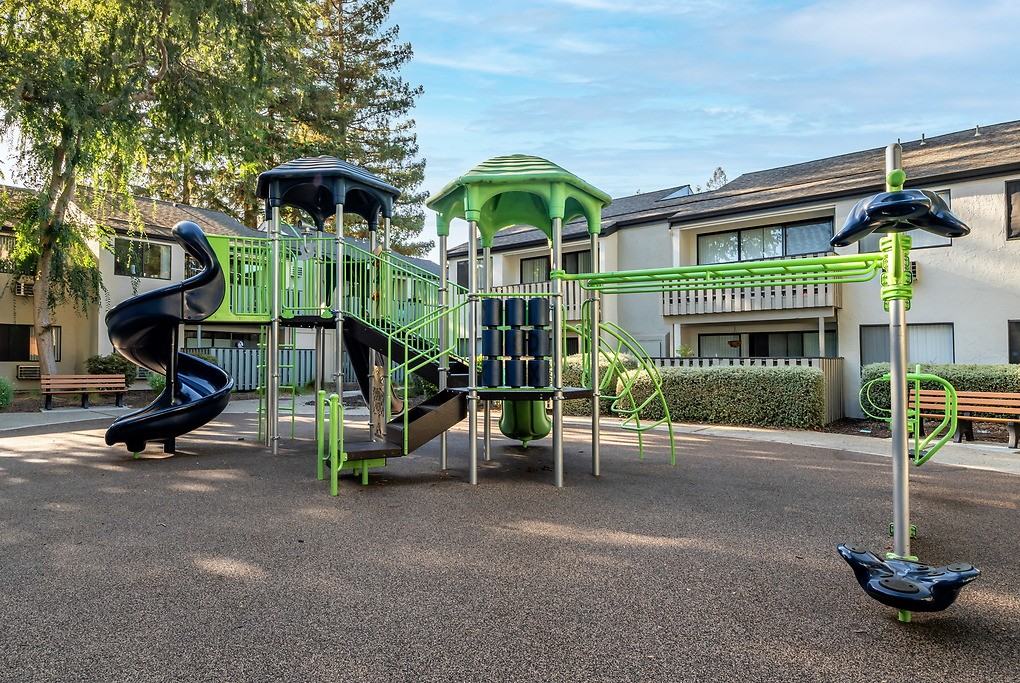 Riley Square - Photo 5 of 31
