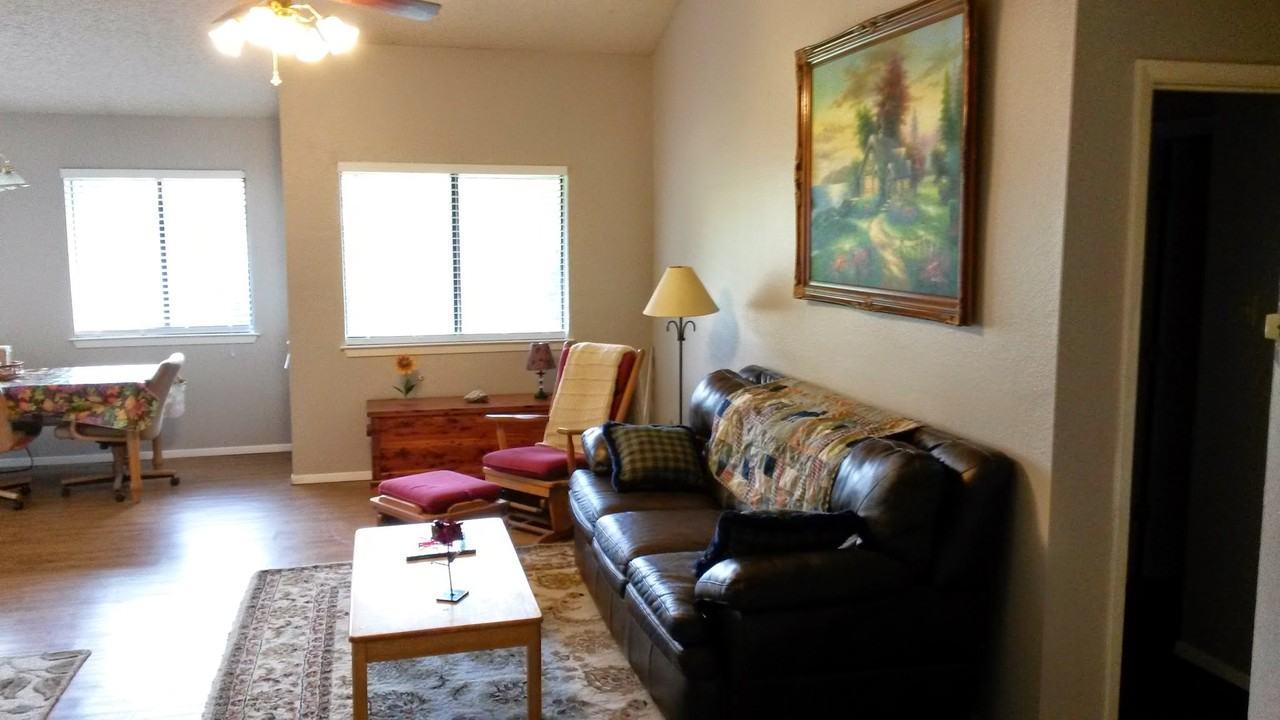 3402 Meadowview Drive - Photo 5 of 16