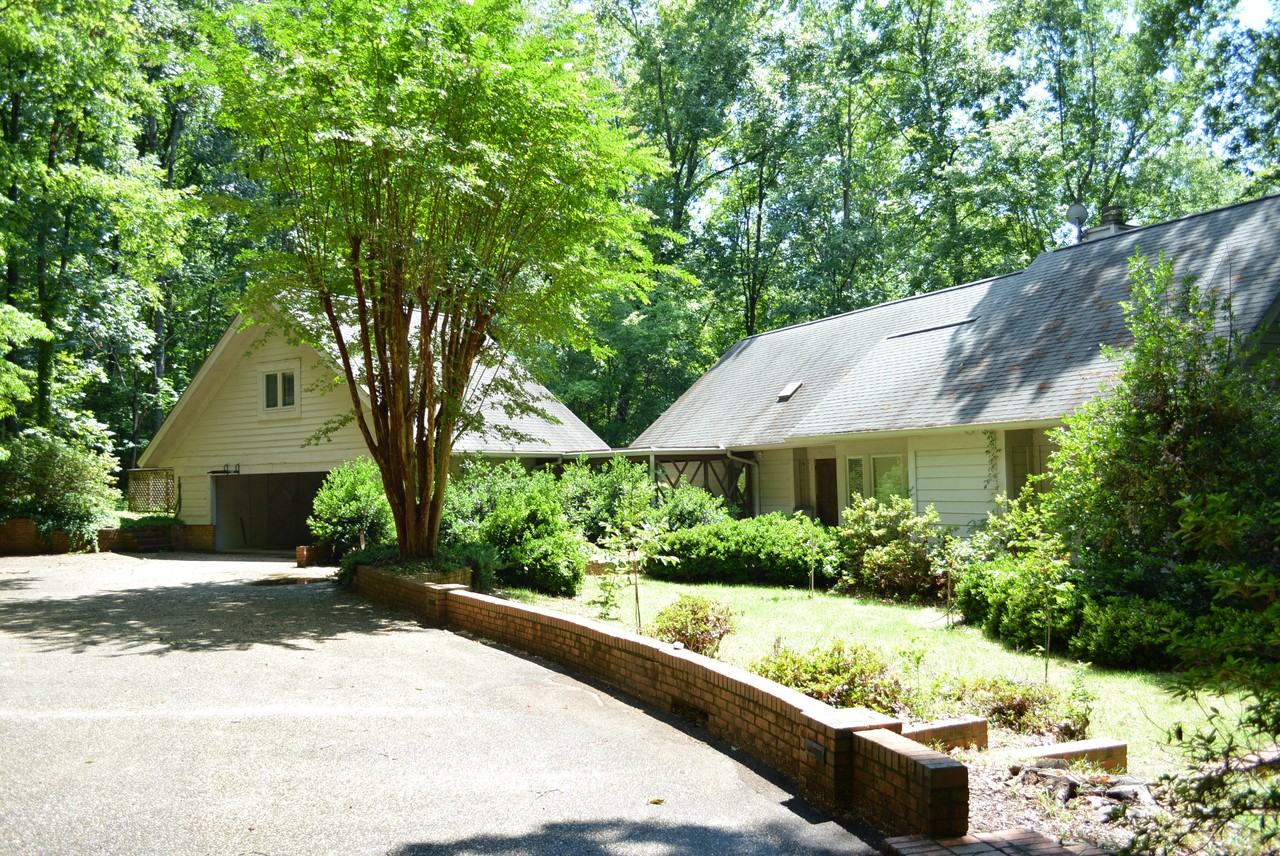 833 Williamsburg Dr #NA - Photo 2 of 14