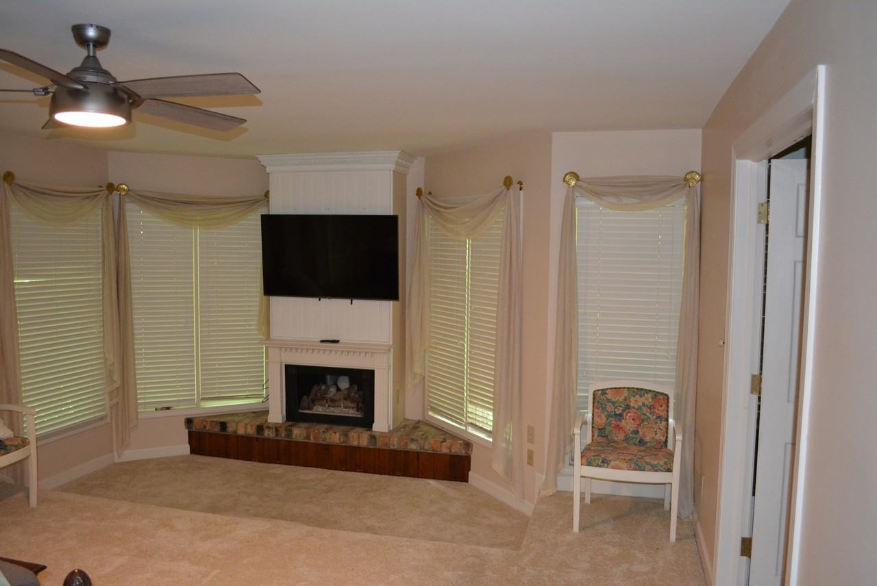 833 Williamsburg Dr #NA - Photo 4 of 14