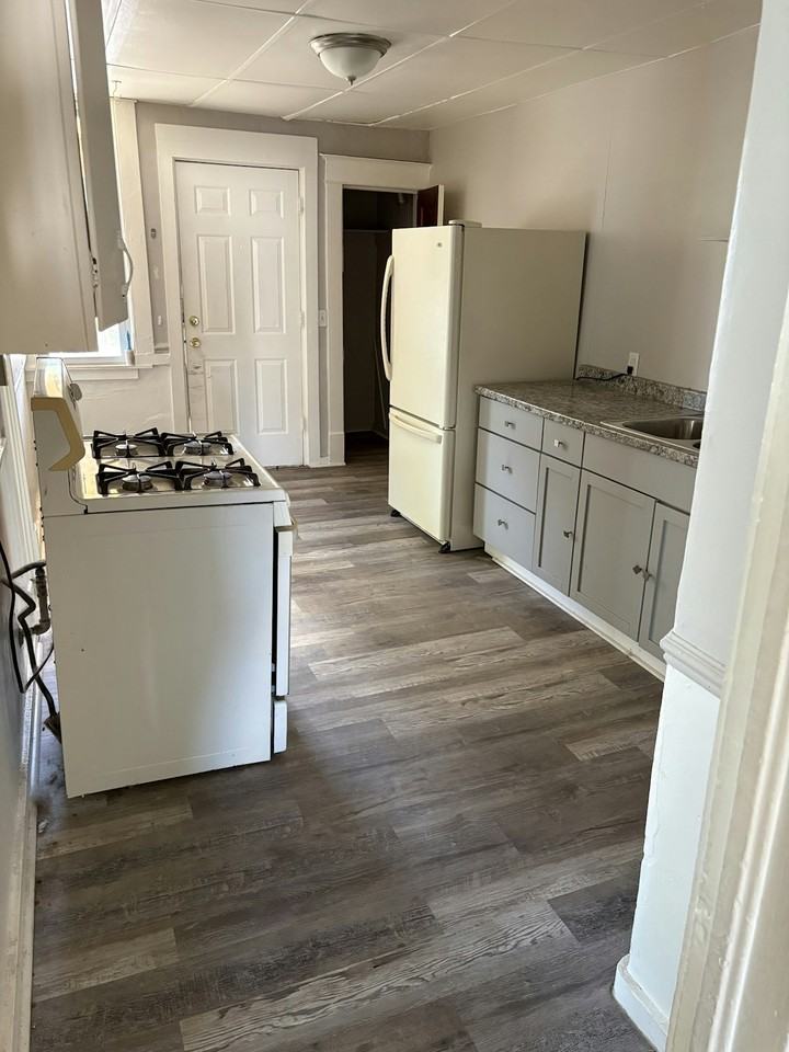 1232 Alpine Avenue Northwest, Unit 2 - Photo 3 of 10