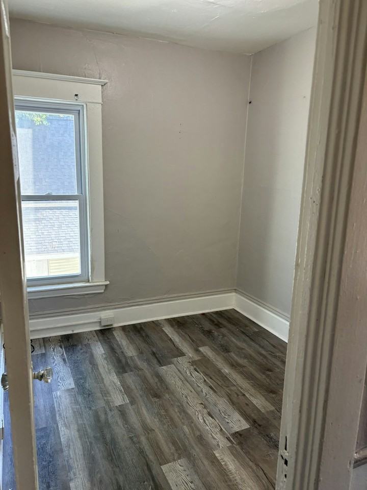 1232 Alpine Avenue Northwest, Unit 2 - Photo 5 of 10