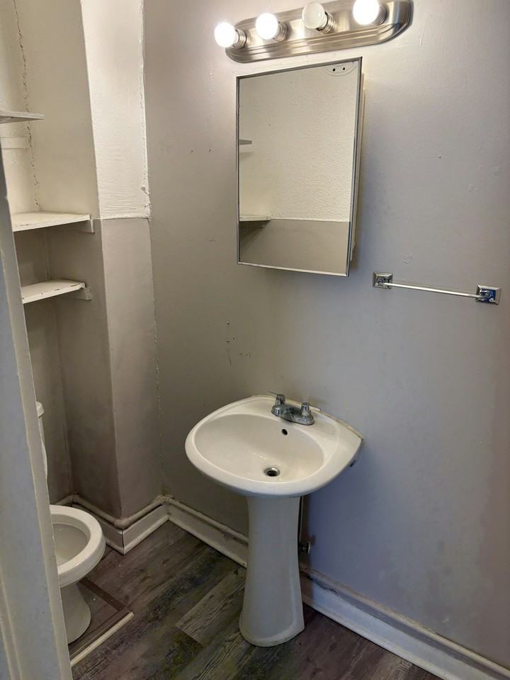 1232 Alpine Avenue Northwest, Unit 2 - Photo 6 of 10