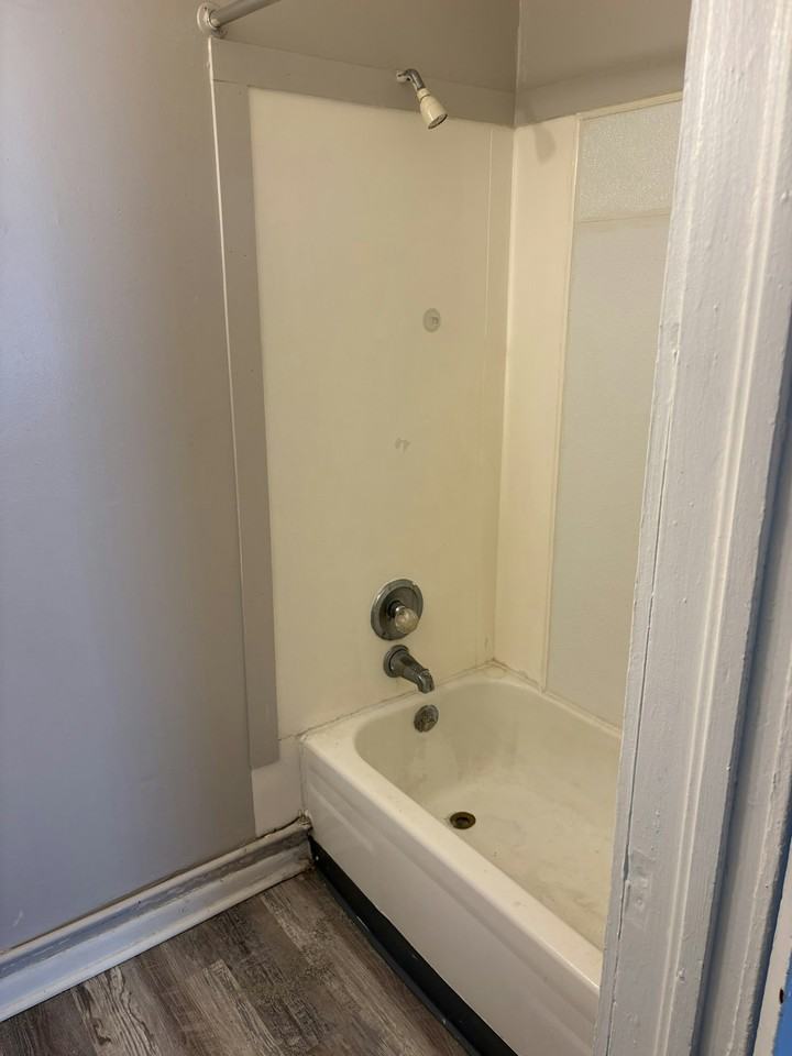 1232 Alpine Avenue Northwest, Unit 2 - Photo 7 of 10