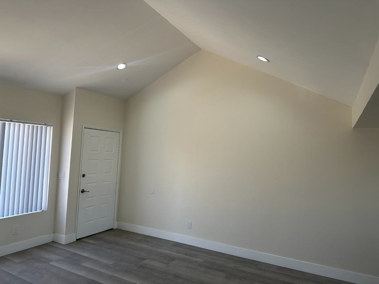 44155 10th Street West - Photo 4 of 12