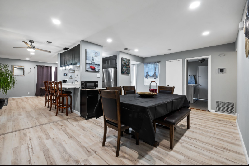325 Falcon Dr - Photo 4 of 10