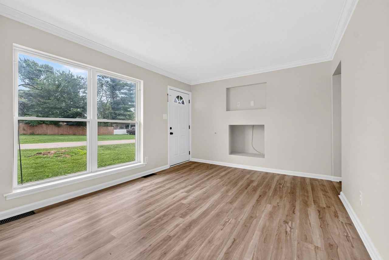 121 Sunglow Dr - Photo 5 of 17