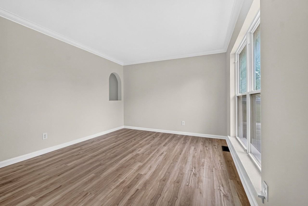 121 Sunglow Dr - Photo 6 of 17
