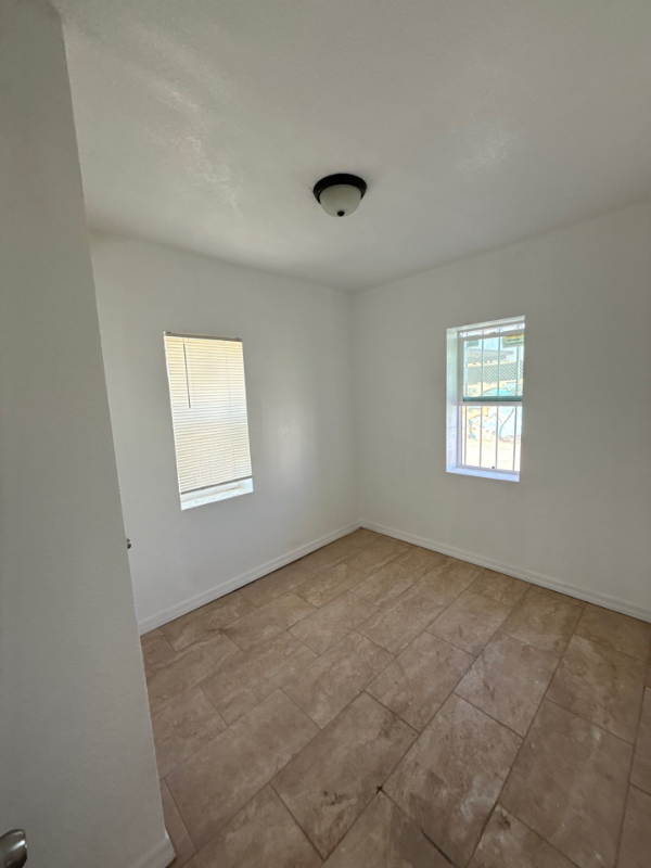 310 S Park St #5 - Photo 4 of 7