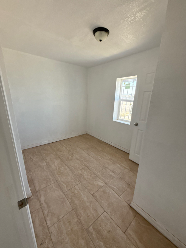 310 S Park St #5 - Photo 5 of 7