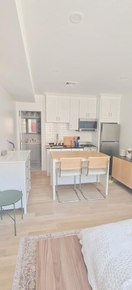 130 Salem St - Photo 5 of 10