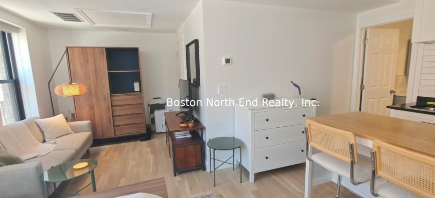 130 Salem St - Photo 6 of 10