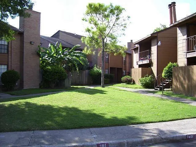 9090 S Braeswood Blvd #75 - Photo 2 of 3