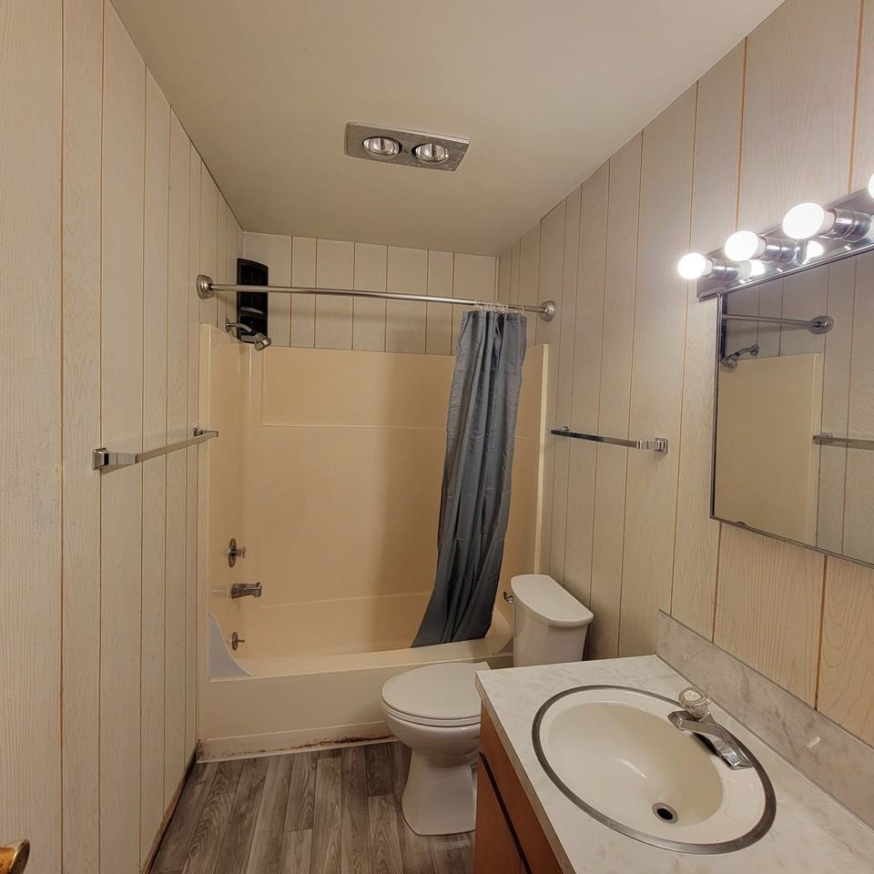 435 Ne Newton Creek Dr #D - Photo 5 of 9