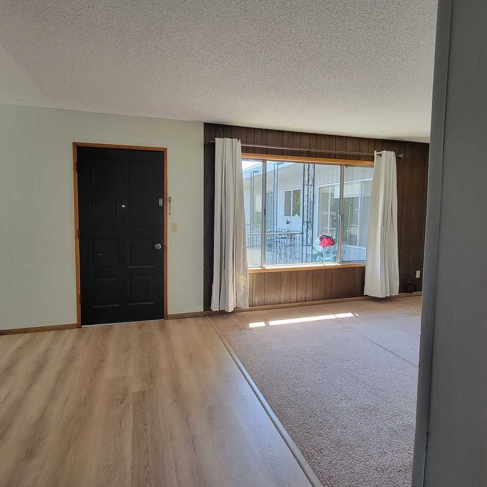 435 Ne Newton Creek Dr #D - Photo 6 of 9