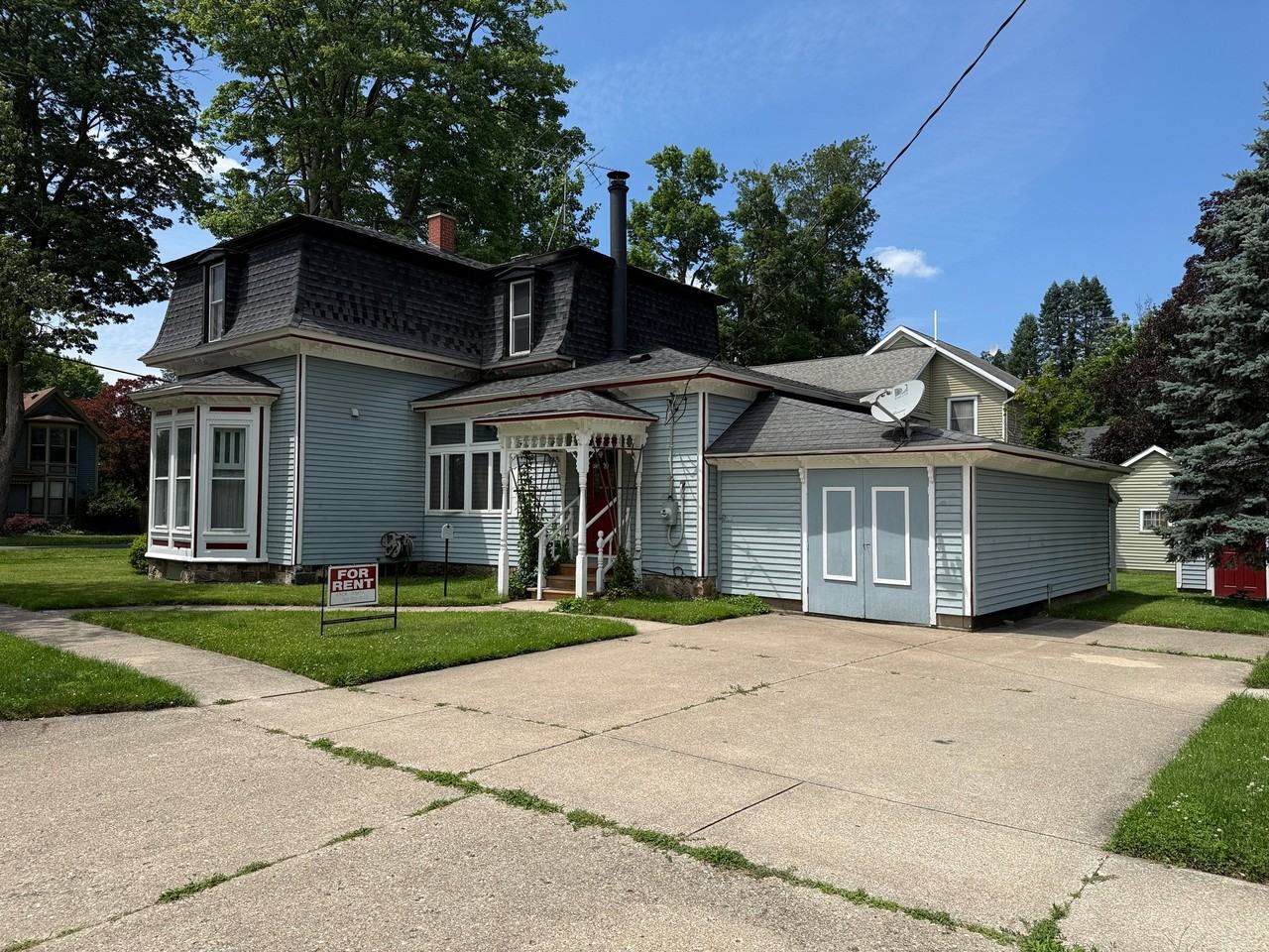 325 S Main St - Photo 2 of 16