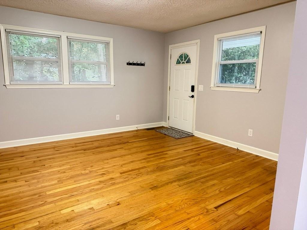 818 Lynwood Dr - Photo 6 of 15