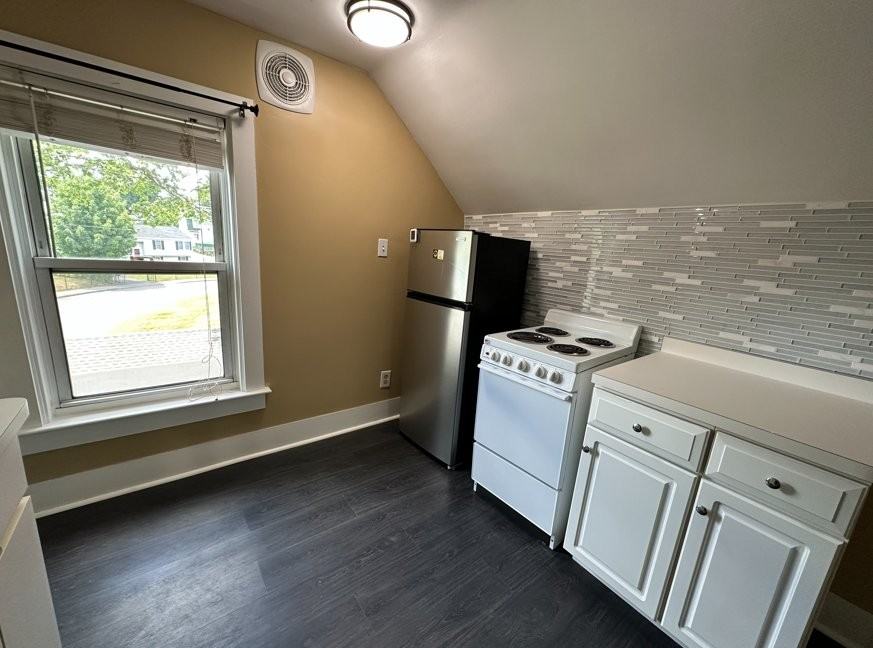 395 Ash St #2 - Photo 4 of 5