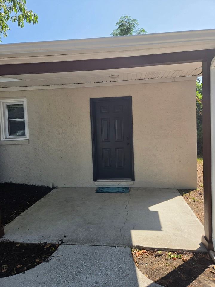 914 5th Ave S #B - Photo 2 of 15