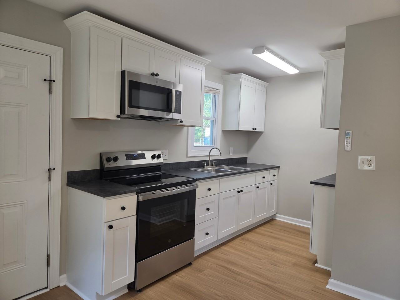 914 5th Ave S #B - Photo 3 of 15