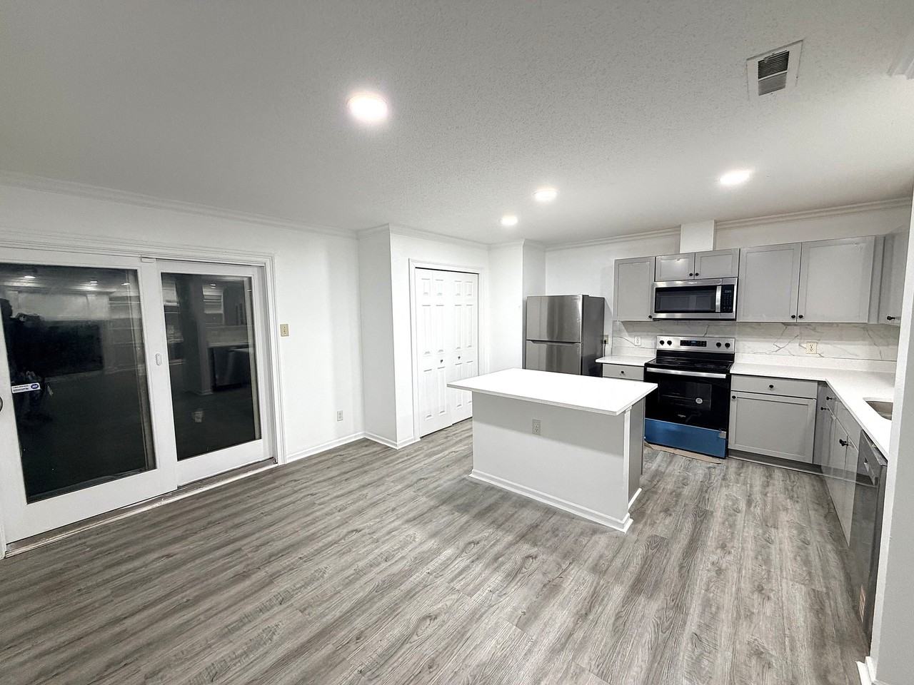 10882 Emery Dr - Photo 3 of 9