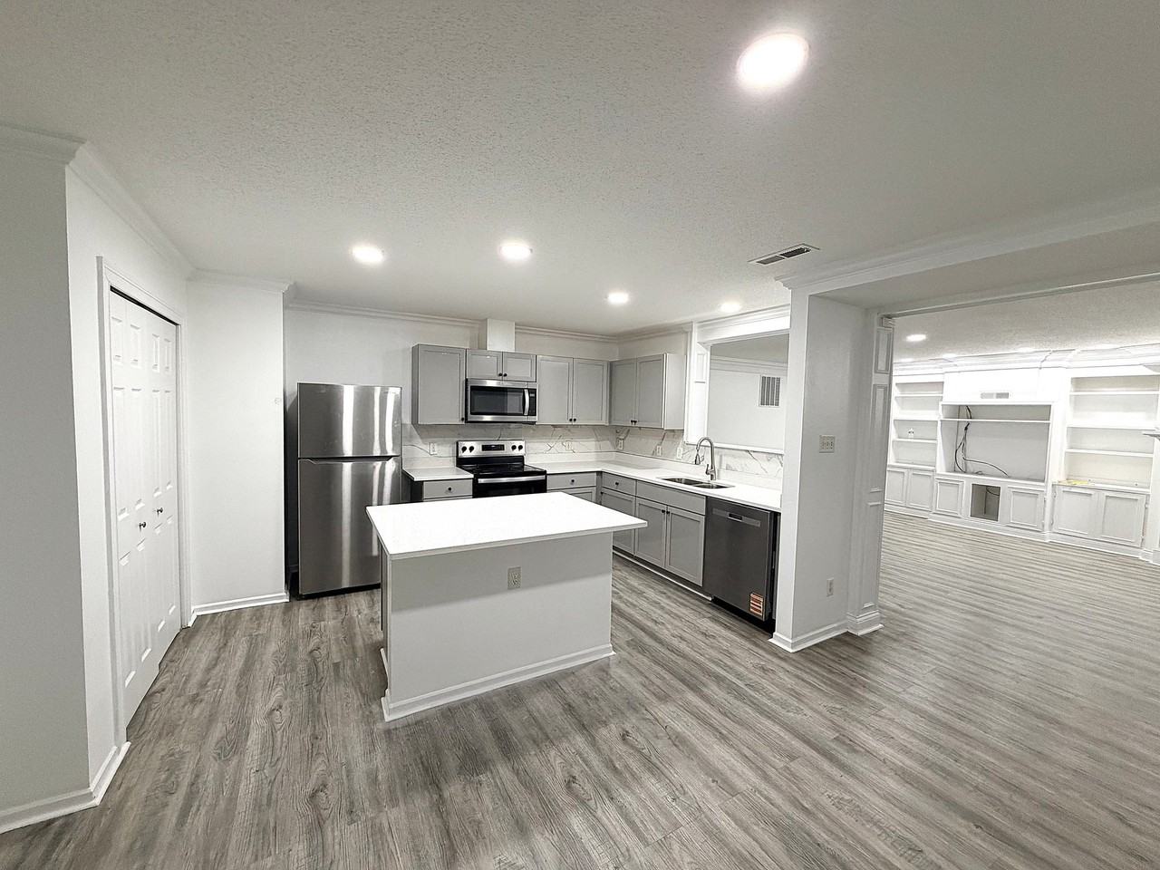 10882 Emery Dr - Photo 4 of 9