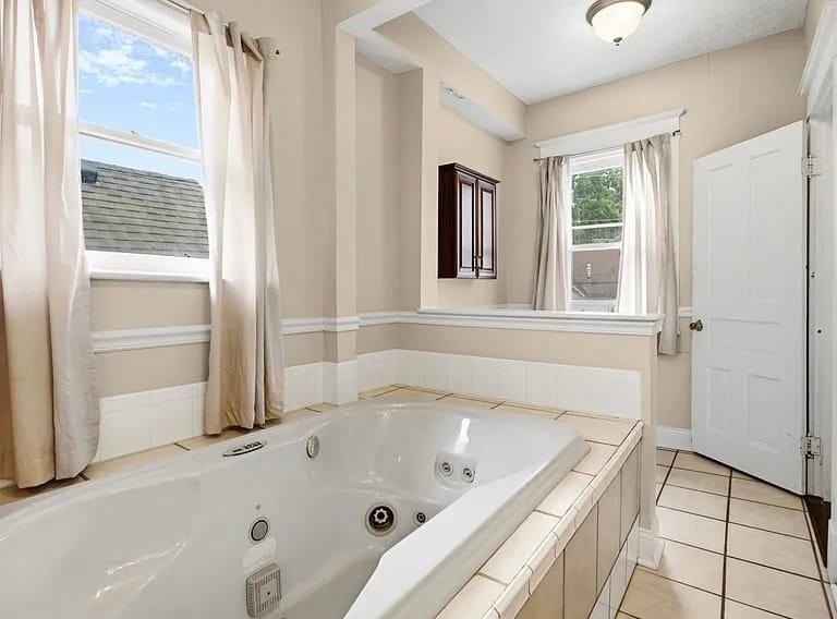 2036 N Talbott St - Photo 4 of 11