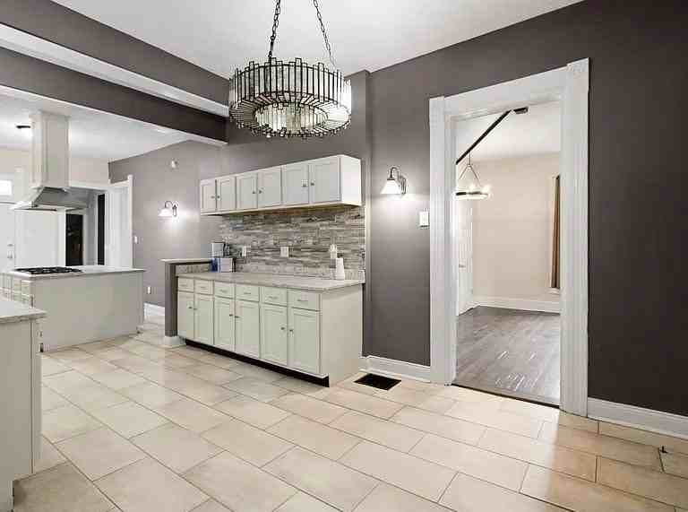 2036 N Talbott St - Photo 5 of 11
