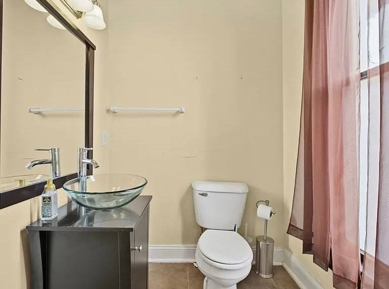 2036 N Talbott St - Photo 6 of 11