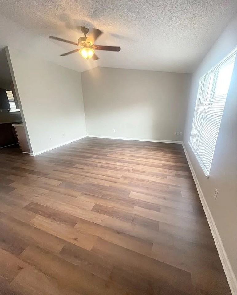 7976 Shircliff Dr - Photo 3 of 9
