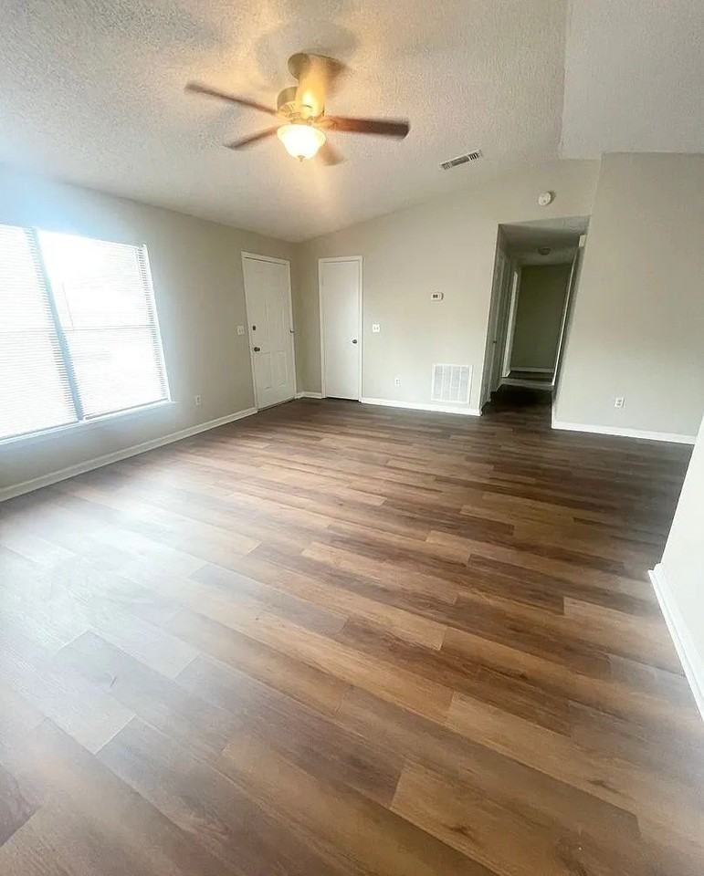 7976 Shircliff Dr - Photo 4 of 9