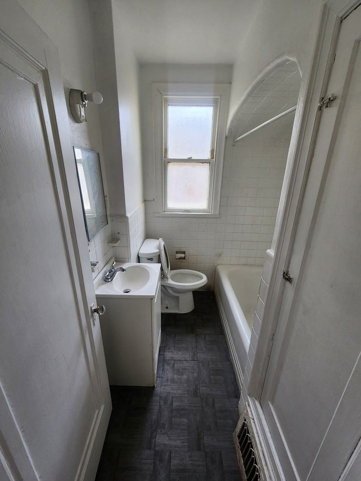 22 N Harvey Ave - Photo 3 of 11