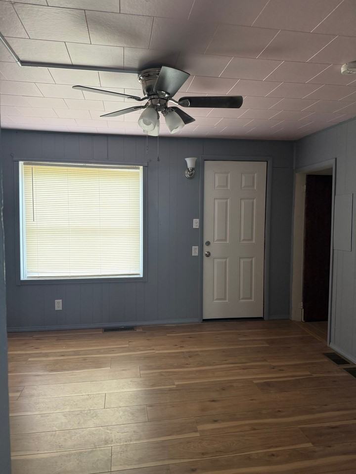 516 Dakota Ave - Photo 3 of 4