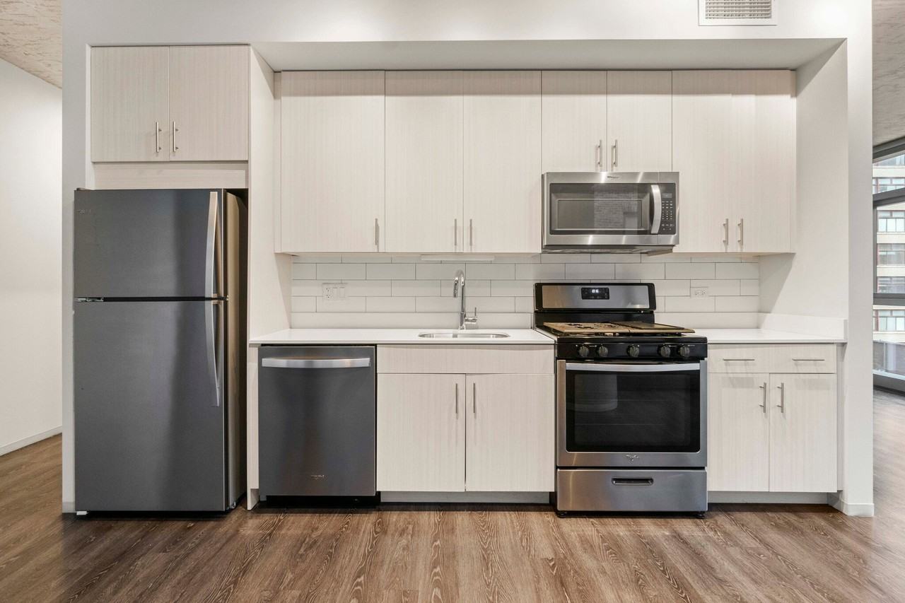 753 S Clark St #CD - Photo 3 of 7