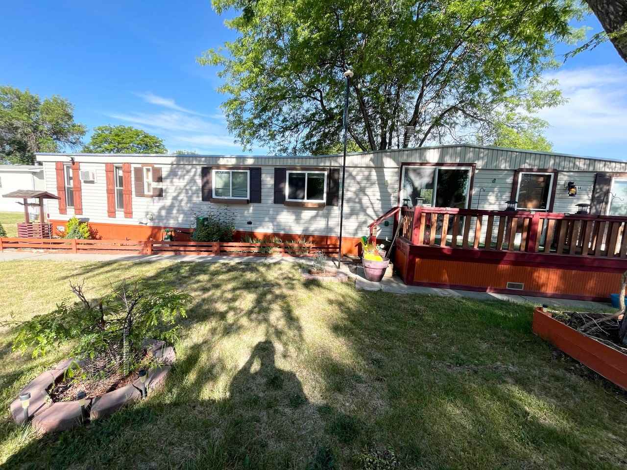 44 Redrock Dr - Photo 2 of 19