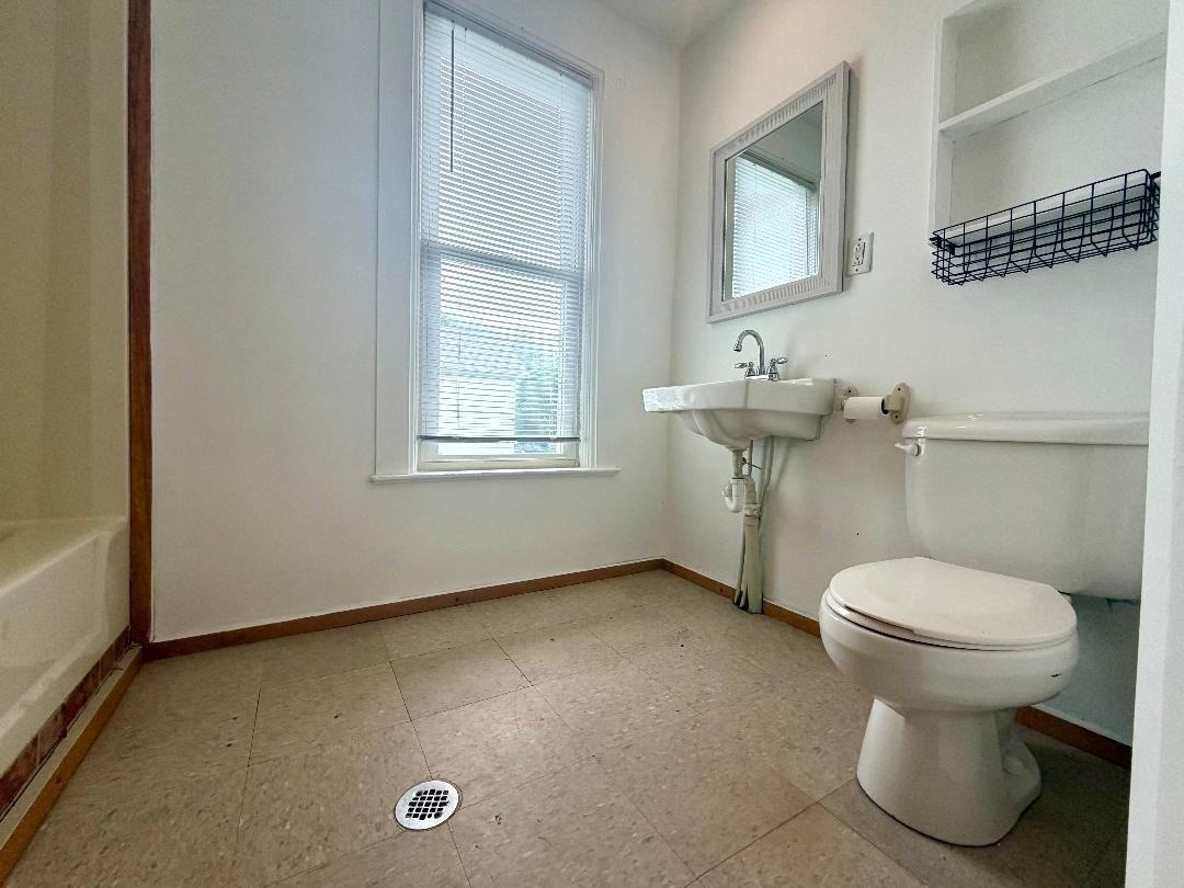 302 W Washington Ave #C - Photo 3 of 4
