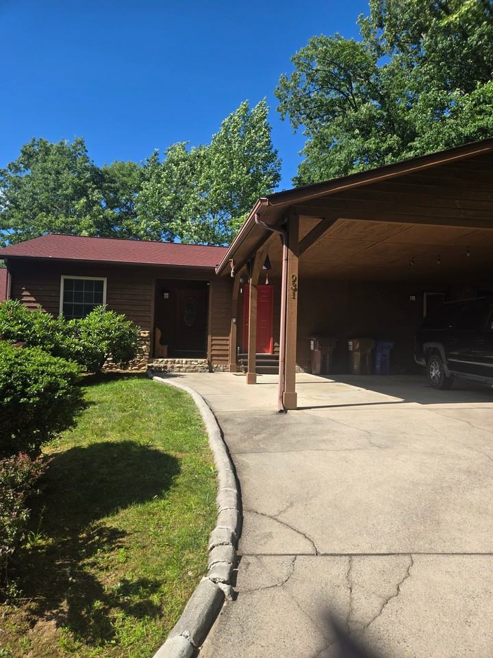 933 Henry Dingus Way - Photo 3 of 15